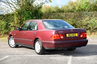 Mercedes-Benz E-Class 1996-2002 Dimensions Side View