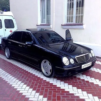 w210 Mercedes-Benz E 55 AMG the humble supercar, 2000 - YouTube