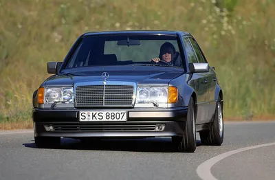 Это новый Mercedes-Benz E-класса. Бизнес-седан, который мог бы  производиться в России, впервые показали