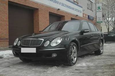 Видео: культовый Mercedes девяностых растянули и занизили до самого  асфальта — Лаборатория — Motor