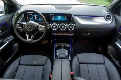Video Review: Mercedes Tries to Hook First-Timers With the GLA250 - The New  York Times