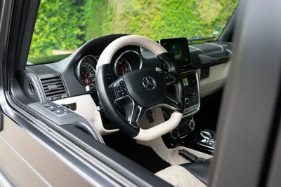 Классика Mercedes 190d редакционное стоковое изображение. изображение  насчитывающей колесо - 207657054