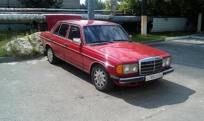 Старый (тчк) Красный (тчк) Mercedes (вскл)