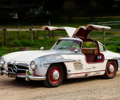 Mercedes выкупил легендарный автомобиль «Крыло чайки» и выставит его на  аукцион