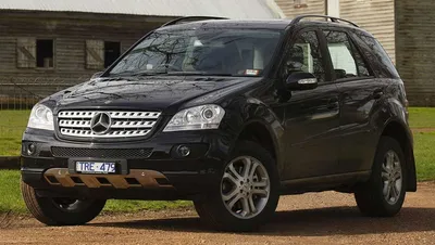 Mercedes ML 350, model year 2005-, silver, driving, diagonal from the  front, frontal view, country road Stock Photo - Alamy