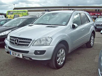 Images of Mercedes-Benz ML 500 US-spec (W164) 2005–07 (2048x1536)