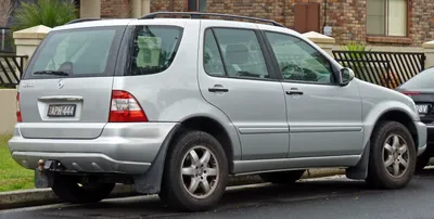 Mercedes-Benz M-Class 2005-2011 Dimensions Side View