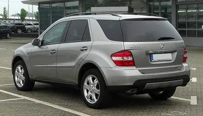 File:Mercedes-Benz ML 320 CDI 4MATIC (W 164) – Heckansicht, 27. April 2011,  Velbert.jpg - Wikimedia Commons