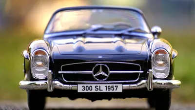 Mercedes Benz из будущего в стиле …» — создано в Шедевруме