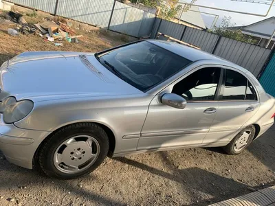 Neil on Instagram: \"Mercedes-Benz C200 Coupe [W-203] • Does anyone have  idea how many of these cars are in India? I spotted 2 C200 Coupe after  seeing it 10-15 years ago, but