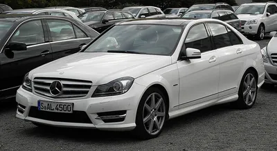 File:Mercedes-Benz C 350 BlueEFFICIENCY Avantgarde Sport-Paket AMG (W 204,  Facelift) – Frontansicht, 29. Oktober 2011, Düsseldorf.jpg - Wikipedia