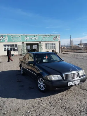 Mercedes-Benz C-Class 1999, 2.8 литра, У нас в семье два w202 С280, коробка  автомат, цвет Полуночная синева, бензиновый