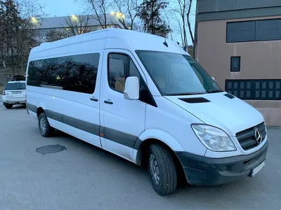 В Киеве сфотографировали роскошный тюнингованный Mercedes Sprinter