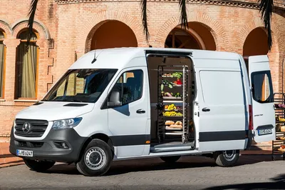 Mercedes-Benz Sprinter 2018, 2019, 2020, 2021, 2022, цельнометаллический  фургон, 3 поколение, VS30 технические характеристики и комплектации