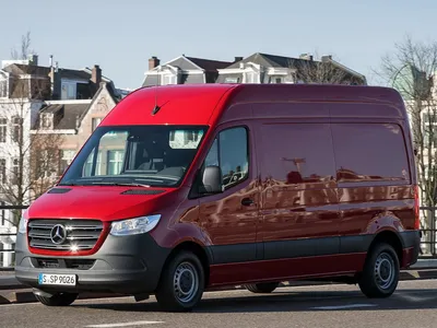 Купить изотермический фургон Mercedes Sprinter в комплектации Plastic Van в  Москве | Pelican.van