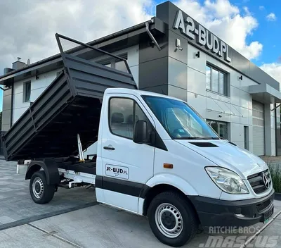 Фургон Mercedes-Benz Sprinter превратили во внедорожный кемпер