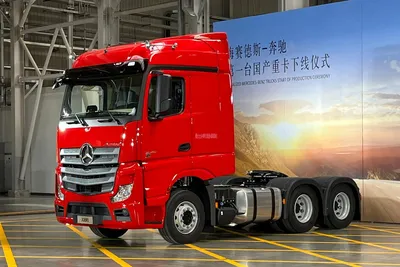 Mercedes-Benz начал выпускать тяжелые тягачи на заводе в Пекине — Motor