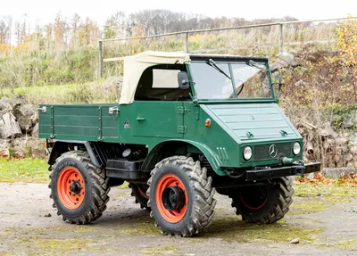 Mercedes-Benz Unimog U 423 in operation as a tractor unit: Unimog impresses  with great economy | Daimler Truck