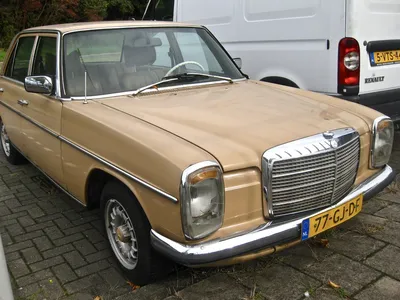 1971 MERCEDES-BENZ W115 200 Berline Automatic | The new gene… | Flickr