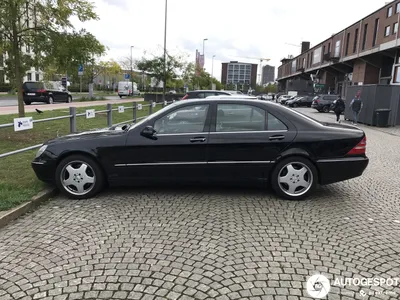 The Complicated Legacy of the Mercedes-Benz W220 S-Class