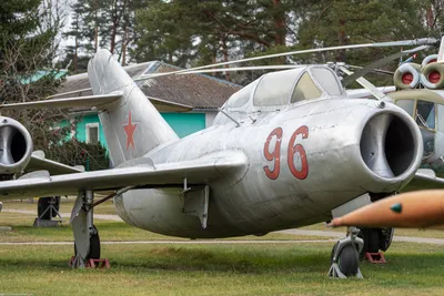 Авиационный музей в Минске ч5-2 учебно-боевой самолет УТИ МиГ-15.