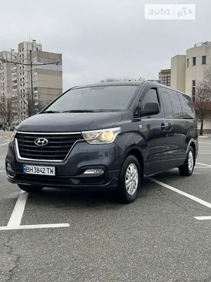 Трансфер и аренда минивэна Hyundai Staria с водителем чёрного цвета, 2023  года с водителем