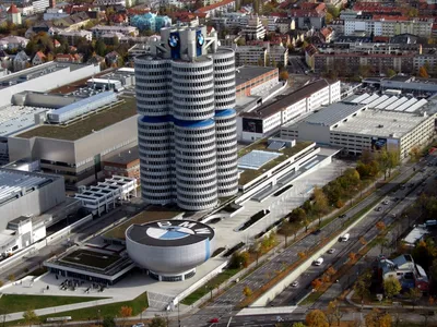 Bmw World В Мюнхене Бавария Германия — стоковые фотографии и другие  картинки Здание BMW - Здание BMW, Фабрика, Мюнхен - iStock