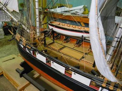 Витрина для моделей кораблей, 50 см x 80 см, горизонтальная за 14100 руб —  купить в Москве в интернет-магазине «Домашний музей»
