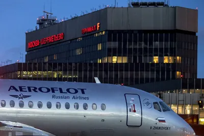 Пассажир рейса Москва – Магадан хотел выйти из самолета во время полета |  Телеканал Санкт-Петербург