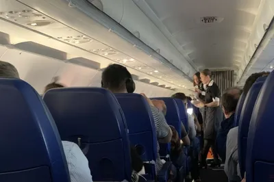 ✈ Двух нецензурно выражавшихся граждан не пустили на борт самолета Сочи -  Москва