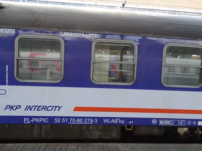 Russian Train Moscow - Paris at Warszawa Centralna Station ( поезд Москва -  Париж ) - YouTube