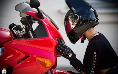 Уверенность в каждом движении: Фотографии Мотоциклов, призванных восхищать женщин