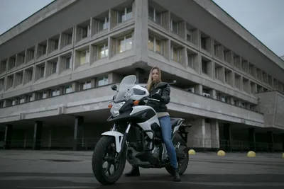 Арт с мотоциклом для девушек