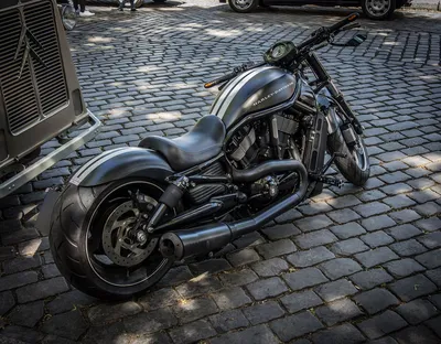 Готовься к приключениям: настоящий Мотоцикл Harley Davidson показан на фото