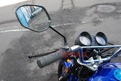 Яркое изображение мотоцикла ягуар