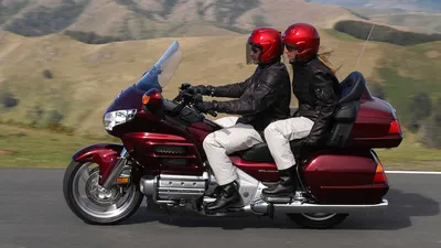 Фон с изображением мотоцикла Honda Gold Wing
