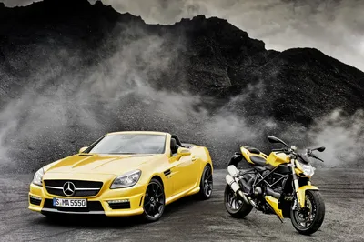 Скачать обои машина, фон, Mercedes-Benz, мотоцикл, мерседес, AMG, передок,  ducati, раздел mercedes в разрешении 1366x768