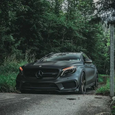 Мотоцикл Mercedes на фотке с великолепным фоном