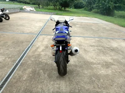 Изображения мотоцикла R1 в HD качестве