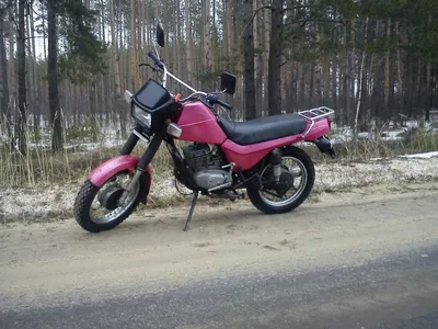 Роскошный мотоцикл Сова на фоне пейзажа