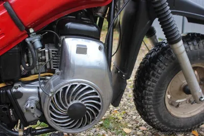 HD фотография мотоцикла на тулице - бесплатно и доступно для скачивания