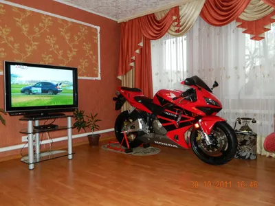 Необычное украшение дома: фото мотоцикла, стильно вписанного в интерьер