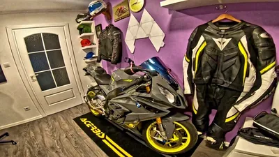 Велветовое приключение: фото мотоцикла, раскрывающегося в привычных стенах