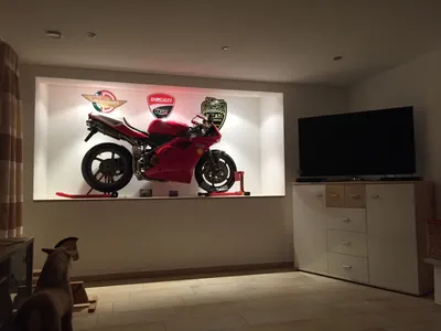 Картинки мотоцикла в квартире - выберите размер изображения для скачивания