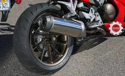 Технологически прогрессивное фото мотоцикла Honda, дополняющее его инженерное совершенство