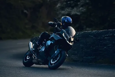 Фото мотоцикла BMW в искусственной подсветке - Full HD обои.