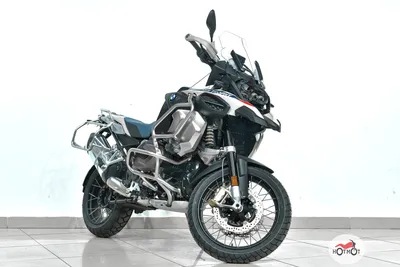 Оригинальное изображение мотоцикла BMW с неповторимым фоном.