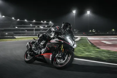 HD фото спортивных мотоциклов на треке: 4K изображение
