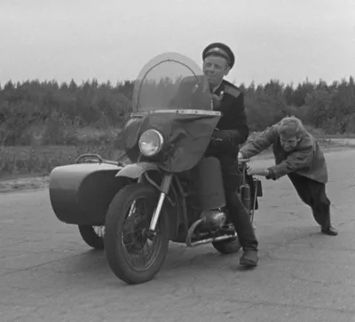 Оглянитесь в прошлое: редкие фото советских мотоциклов 