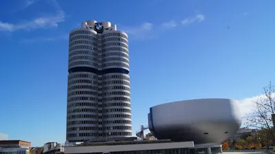 Музей BMW в Мюнхене – Стоковое редакционное фото © GoranJakus #153551600